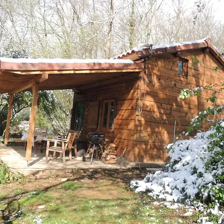 Dans Les Bois Avec Vue Sur Les Pyrenees Chalet